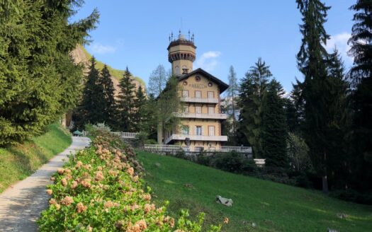 Splendido Castello Ottocentesco in Vendita a Campertogno (Valsesia)